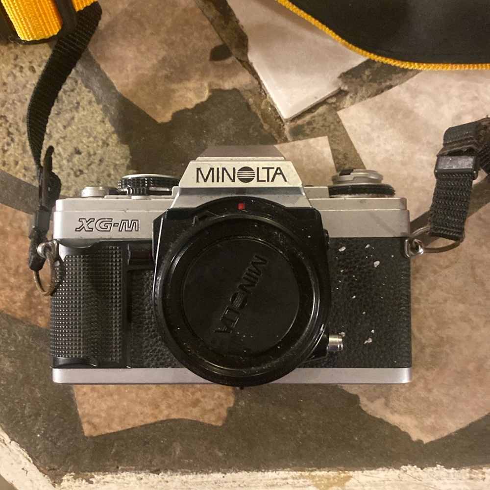 Minolta camera with attachable flash